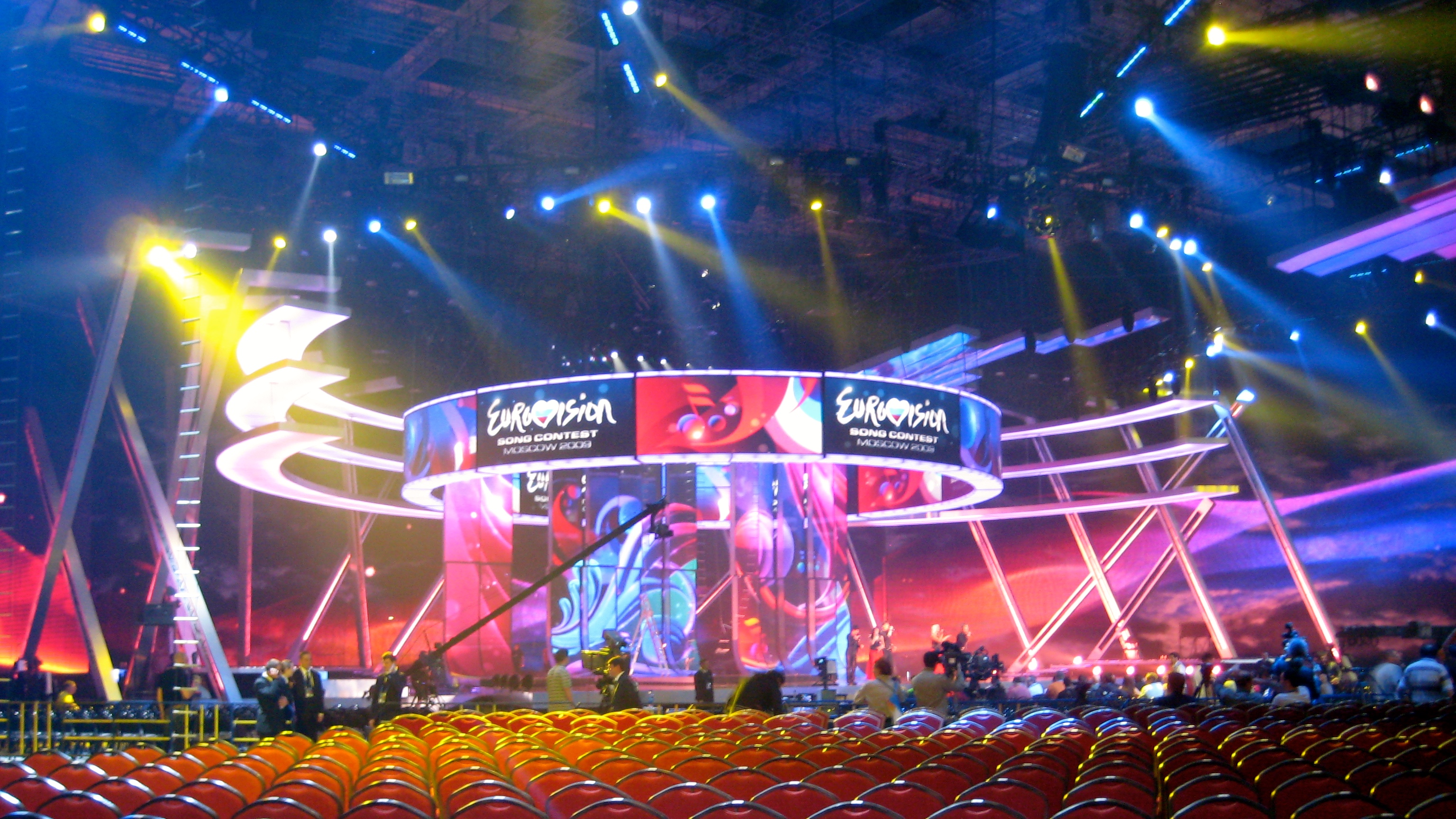 Сцена на олимпийском. Евровидение 2009 сцена. Eurovision 2009 Stage. Eurovision 2009 сцена. Евровидение в Москве 2009.